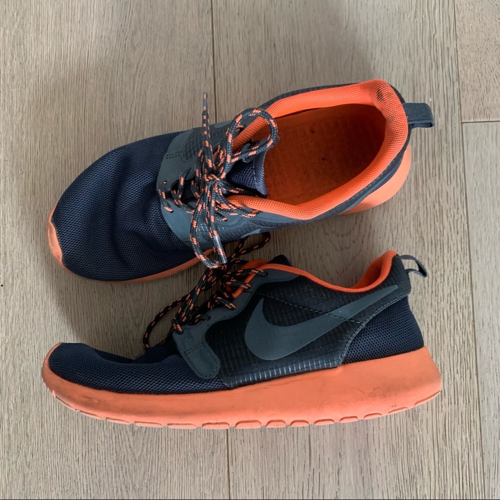 Nike Roshe Women’s Running Sneakers